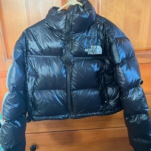 Women’s Size Smalll Cropped Northface Puffer Jacket.  Like new.  Worn once.